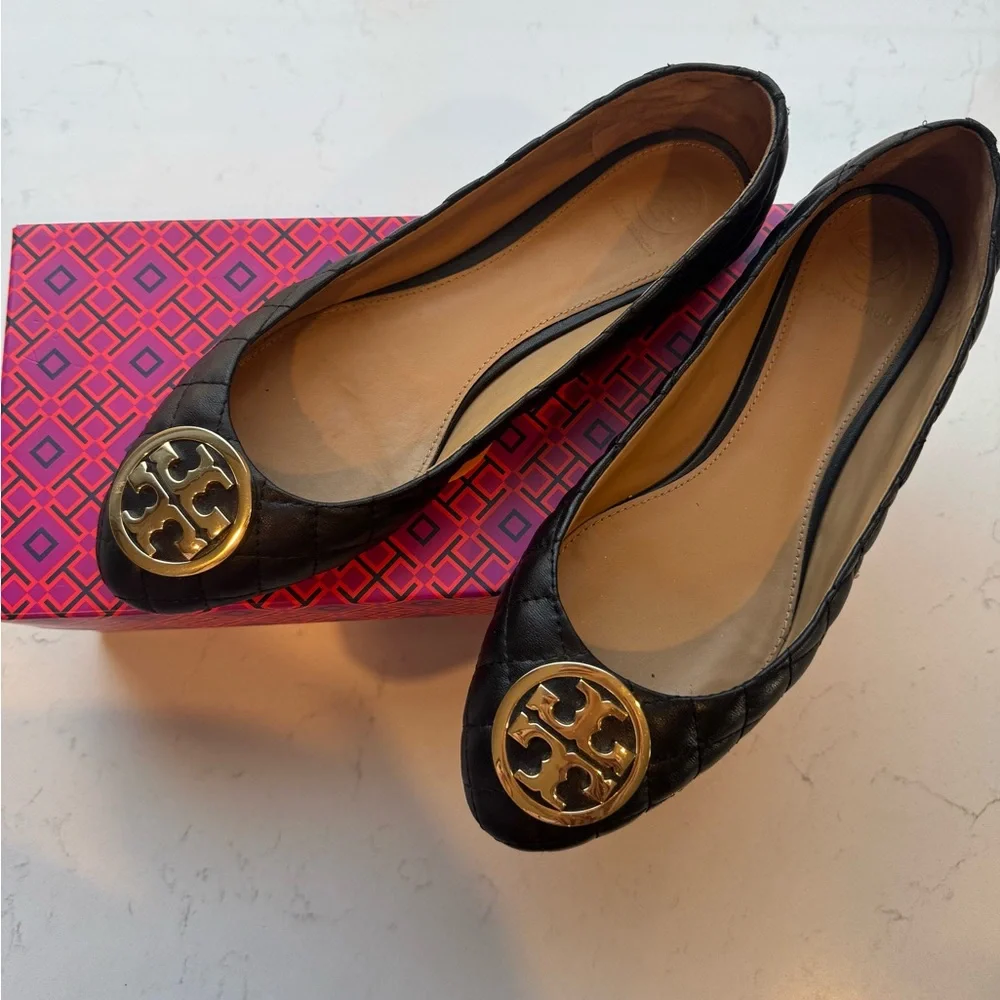 Tory Burch Black Quilted Flats with Gold Logo - Picture 3 of 8